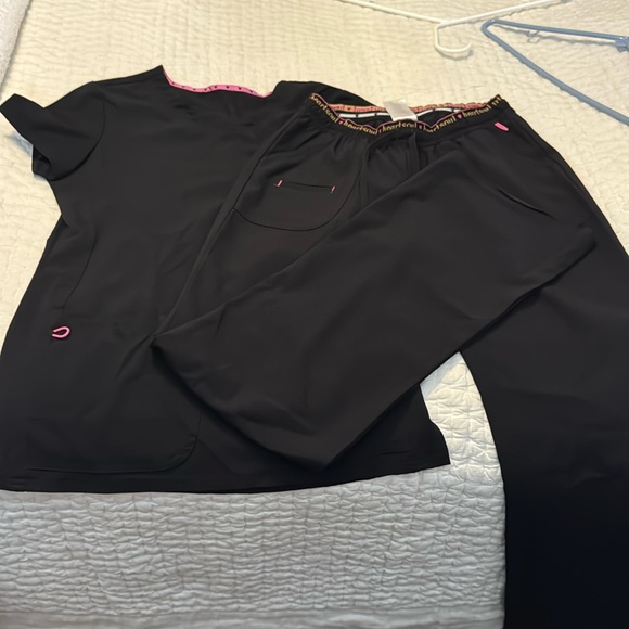 Women’s Heart Soul Scrubs
Black - Picture 1 of 1